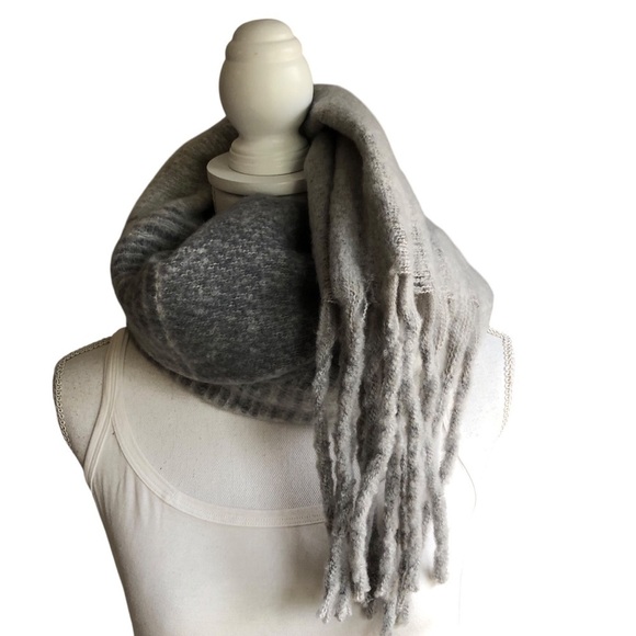Ombre Gray Heather And White Striped Scarf - Picture 10 of 12